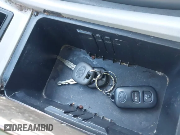 ✅ 2006 Toyota Highlander • VIN: JTEEW21A160033343 • Lot: 43261526. Wystawiony na IAAI z przebiegiem 223 117 mil. Bezpłatny archiwum sprzedaży aukcyjnych z USA i szczegółowy raport historii pojazdu na DreamBid. Zdjęcie 11.