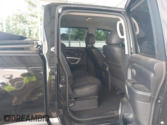 ✅ 2017 Nissan Titan Platinum Reserve • VIN: 1N6BA1F49HN550914 • Lot: 42404119. Wystawiony na IAAI z przebiegiem 106 181 mil. Bezpłatny archiwum sprzedaży aukcyjnych z USA i szczegółowy raport historii pojazdu na DreamBid. Zdjęcie 8.