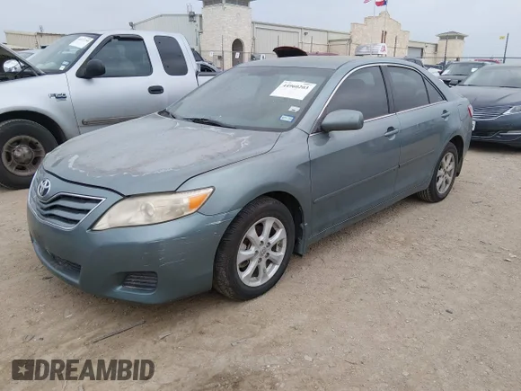 ✅ 2010 Toyota Camry LE • VIN: 4T4BF3EK6AR071766 • Lot: 44960203. Wystawiony na IAAI z przebiegiem 208 569 mil. Bezpłatny archiwum sprzedaży aukcyjnych z USA i szczegółowy raport historii pojazdu na DreamBid. Zdjęcie 2.