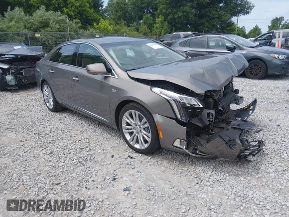 ✅ 2018 Cadillac XTS Luxury • VIN: 2G61M5S3XJ9160250 • Lot: 45083543. Wystawiony na IAAI z przebiegiem 56 155 mil. Bezpłatny archiwum sprzedaży aukcyjnych z USA i szczegółowy raport historii pojazdu na DreamBid. Zdjęcie 1.
