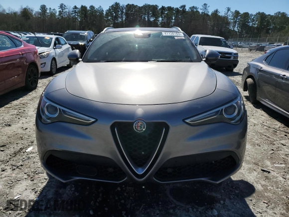 ✅ 2018 Alfa Romeo Stelvio Ti • VIN: ZASFAKBN4J7B83463 • Лот: 41130163. Опубліковано раніше на Copart з пробігом 68 118 миль. Безкоштовний доступ до архіву аукціонних продажів зі США та докладний звіт про історію автомобіля на DreamBid. Зображення 5.