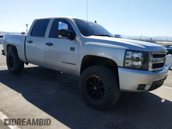 ✅ 2008 Chevrolet Silverado 1500 1LT • VIN: 2GCEK133981322289 • Лот: 44565673. Опубліковано раніше на IAAI з пробігом 146 591 миль. Безкоштовний доступ до архіву аукціонних продажів зі США та докладний звіт про історію автомобіля на DreamBid. Зображення 1.