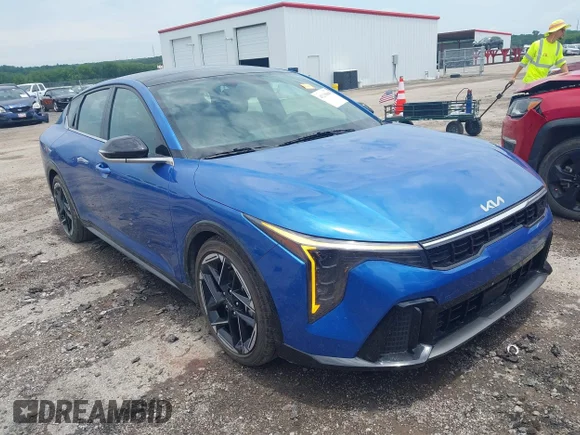 ✅ 2025 Kia K4 GT-Line • VIN: 3KPFW4DE2SE072480 • Лот: 45219868. Опубликован ранее на IAAI с пробегом 23 165 миль. Бесплатный доступ к архиву аукционных продаж из США и подробный отчёт об истории автомобиля на DreamBid. Изображение 1.