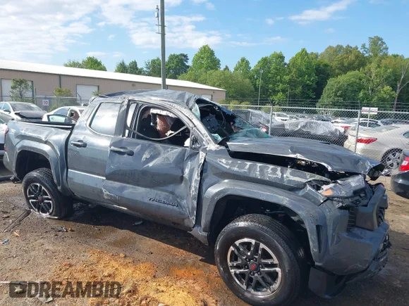 ✅ 2025 Toyota Tacoma TRD Sport • VIN: 3TYLE5JN7ST102311 • Лот: 45258302. Опубликован ранее на IAAI с пробегом 11 898 миль. Бесплатный доступ к архиву аукционных продаж из США и подробный отчёт об истории автомобиля на DreamBid. Изображение 1.