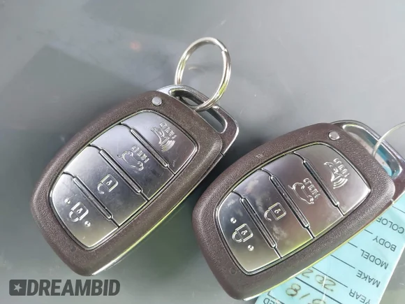 ✅ 2020 Hyundai Ioniq SE • VIN: KMHC75LJ0LU060735 • Lot: 45212255. Wystawiony na IAAI z przebiegiem 62 262 mil. Bezpłatny archiwum sprzedaży aukcyjnych z USA i szczegółowy raport historii pojazdu na DreamBid. Zdjęcie 11.