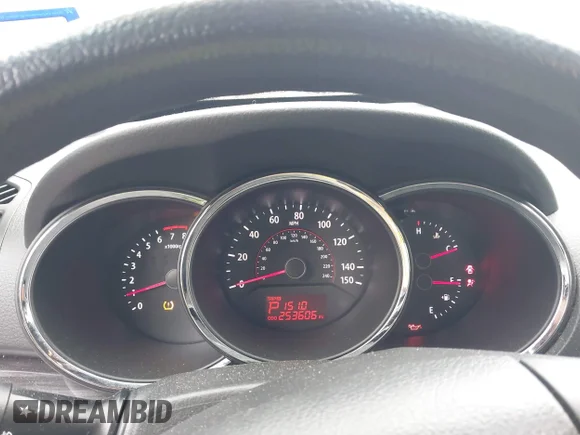 ✅ 2011 Kia Sorento LX • VIN: 5XYKT4A15BG130206 • Lot: 44198499. Wystawiony na IAAI z przebiegiem 253 606 mil. Bezpłatny archiwum sprzedaży aukcyjnych z USA i szczegółowy raport historii pojazdu na DreamBid. Zdjęcie 7.
