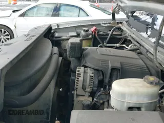 ✅ 2014 Chevrolet Silverado 2500HD Work Truck • VIN: 1GC0KVCG1EF182280 • Lot: 41635274. Wystawiony na IAAI z przebiegiem 177 647 mil. Bezpłatny archiwum sprzedaży aukcyjnych z USA i szczegółowy raport historii pojazdu na DreamBid. Zdjęcie 19.