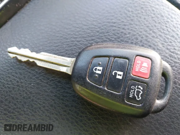 ✅ 2017 Toyota Highlander LE • VIN: 5TDZZRFH3HS207960 • Lot: 44138276. Listed on IAAI with 103,674 mi. Free auction sales archive from the USA and detailed vehicle history report at DreamBid. Image 11.