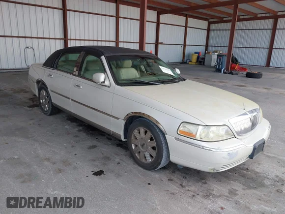 ✅ 2005 Lincoln Town Car Signature Limited • VIN: 1LNHM82W65Y642430 • Лот: 44715621. Опубліковано раніше на IAAI з пробігом 99 112 миль. Безкоштовний доступ до архіву аукціонних продажів зі США та докладний звіт про історію автомобіля на DreamBid. Зображення 1.