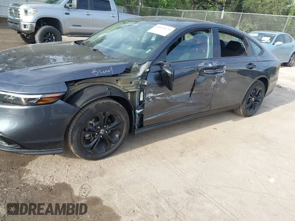 ✅ 2025 Honda Accord SE • VIN: 1HGCY1F4XSA089788 • Lot: 45014173. Wystawiony na IAAI z przebiegiem 3 664 mil. Bezpłatny archiwum sprzedaży aukcyjnych z USA i szczegółowy raport historii pojazdu na DreamBid. Zdjęcie 6.