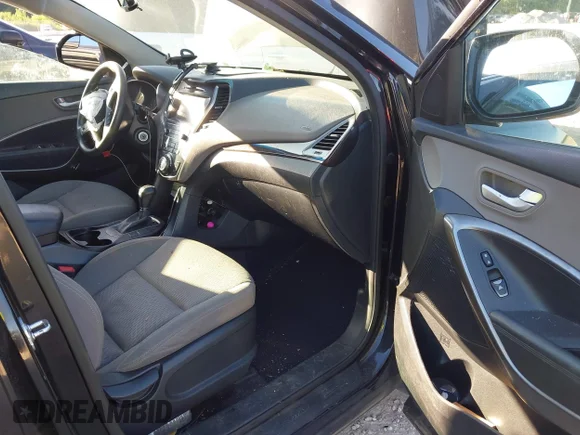 ✅ 2017 Hyundai Santa Fe SE • VIN: KM8SMDHF5HU216018 • Lot: 45252835. Wystawiony na IAAI z przebiegiem 119 669 mil. Bezpłatny archiwum sprzedaży aukcyjnych z USA i szczegółowy raport historii pojazdu na DreamBid. Zdjęcie 5.
