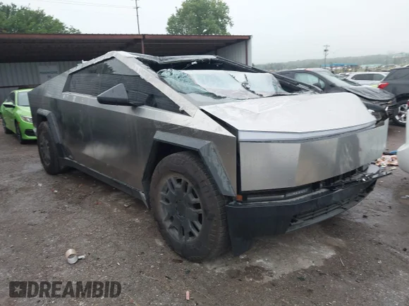 ✅ 2024 Tesla Cybertruck • VIN: 7G2CEHED8RA010454 • Lot: 45162573. Wystawiony na IAAI z przebiegiem 24 196 mil. Bezpłatny archiwum sprzedaży aukcyjnych z USA i szczegółowy raport historii pojazdu na DreamBid. Zdjęcie 1.