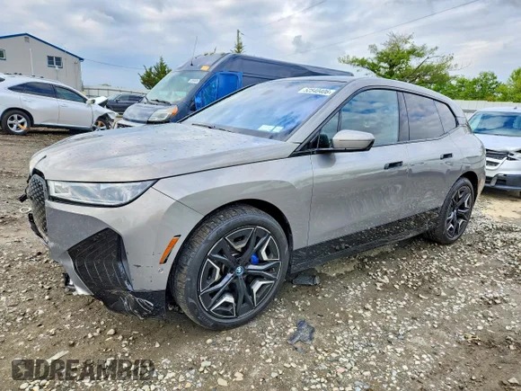 ✅ 2024 BMW iX xDrive50 • VIN: WB523CF00RCP93381 • Lot: 52540406. Wystawiony na Copart z przebiegiem 36 929 mil. Bezpłatny archiwum sprzedaży aukcyjnych z USA i szczegółowy raport historii pojazdu na DreamBid. Zdjęcie 1.