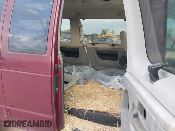 ✅ 2006 Ford Econoline Passenger XL • VIN: 1FBNE31L56DA24561 • Lot: 43519516. Wystawiony na IAAI z przebiegiem 271 238 mil. Bezpłatny archiwum sprzedaży aukcyjnych z USA i szczegółowy raport historii pojazdu na DreamBid. Zdjęcie 8.