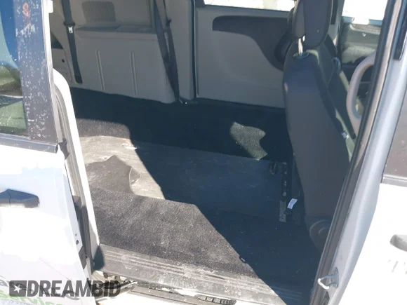 ✅ 2019 Dodge Grand Caravan SE • VIN: 2C4RDGBG1KR742110 • Lot: 44285346. Wystawiony na IAAI z przebiegiem 82 599 mil. Bezpłatny archiwum sprzedaży aukcyjnych z USA i szczegółowy raport historii pojazdu na DreamBid. Zdjęcie 8.