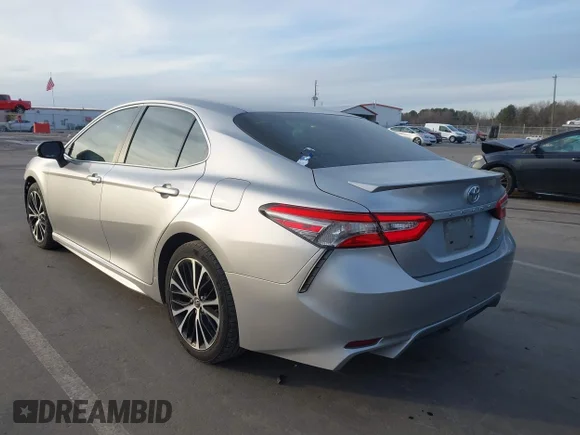 ✅ 2018 Toyota Camry XLE • VIN: 4T1B11HK7JU131563 • Lot: 44269968. Wystawiony na IAAI z przebiegiem 171 864 mil. Bezpłatny archiwum sprzedaży aukcyjnych z USA i szczegółowy raport historii pojazdu na DreamBid. Zdjęcie 3.