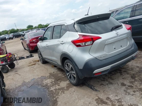 ✅ 2018 Nissan Kicks SR • VIN: 3N1CP5CU8JL497116 • Лот: 44906980. Опубліковано раніше на IAAI з пробігом 97 395 миль. Безкоштовний доступ до архіву аукціонних продажів зі США та докладний звіт про історію автомобіля на DreamBid. Зображення 3.