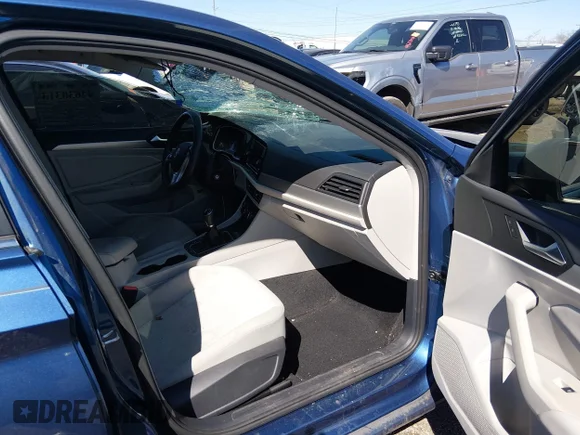 ✅ 2019 Volkswagen Jetta S • VIN: 3VWN57BU8KM217972 • Лот: 44630313. Опубліковано раніше на IAAI з пробігом 95 546 миль. Безкоштовний доступ до архіву аукціонних продажів зі США та докладний звіт про історію автомобіля на DreamBid. Зображення 5.