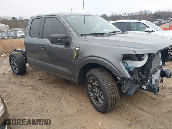 ✅ 2025 Ford F-150 STX • VIN: 1FTEX2KP4SKE02067 • Lot: 43751121. Wystawiony na IAAI z przebiegiem 4 486 mil. Bezpłatny archiwum sprzedaży aukcyjnych z USA i szczegółowy raport historii pojazdu na DreamBid. Zdjęcie 1.