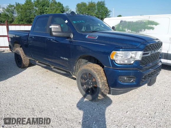 ✅ 2024 Ram 2500 Big Horn • VIN: 3C6UR5DJ9RG390006 • Лот: 44586332. Опубліковано раніше на IAAI з пробігом 45 609 миль. Безкоштовний доступ до архіву аукціонних продажів зі США та докладний звіт про історію автомобіля на DreamBid. Зображення 1.