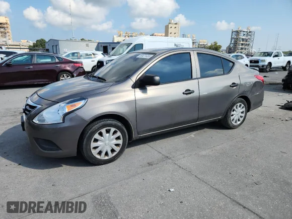 ✅ 2015 Nissan Versa S Plus • VIN: 3N1CN7AP8FL912425 • Lot: 69471455. Wystawiony na Copart z przebiegiem 102 124 mil. Bezpłatny archiwum sprzedaży aukcyjnych z USA i szczegółowy raport historii pojazdu na DreamBid. Zdjęcie 1.