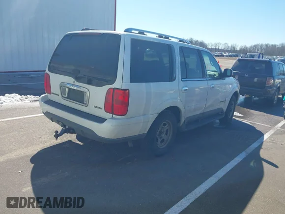 ✅ 1998 Lincoln Navigator • VIN: 5LMPU28L8WLJ12736 • Lot: 44332760. Wystawiony na IAAI z przebiegiem 206 215 mil. Bezpłatny archiwum sprzedaży aukcyjnych z USA i szczegółowy raport historii pojazdu na DreamBid. Zdjęcie 4.