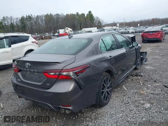✅ 2023 Toyota Camry SE • VIN: 4T1G11AK9PU817757 • Lot: 43782549. Wystawiony na IAAI z przebiegiem 49 329 mil. Bezpłatny archiwum sprzedaży aukcyjnych z USA i szczegółowy raport historii pojazdu na DreamBid. Zdjęcie 4.