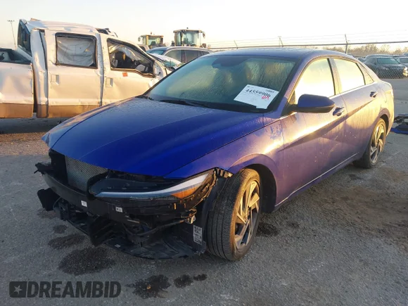 ✅ 2025 Hyundai Elantra Limited • VIN: KMHLP4DG3SU059431 • Lot: 44559906. Wystawiony na IAAI z przebiegiem 17 049 mil. Bezpłatny archiwum sprzedaży aukcyjnych z USA i szczegółowy raport historii pojazdu na DreamBid. Zdjęcie 2.