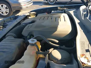 ✅ 2017 Chrysler 300 S • VIN: 2C3CCABG2HH662985 • Lot: 43661548. Wystawiony na IAAI z przebiegiem 134 745 mil. Bezpłatny archiwum sprzedaży aukcyjnych z USA i szczegółowy raport historii pojazdu na DreamBid. Zdjęcie 20.