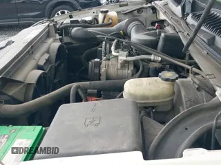 2006 Chevrolet Silverado 1500 Work Truck z VIN 1GCEC14X76Z131361, wystawiony jako IAAI lot #42611690 z przebiegiem 99 098 mil mil oraz . Historia ofert i sprzedaży dostępna na DreamBid. Obrazek 19.