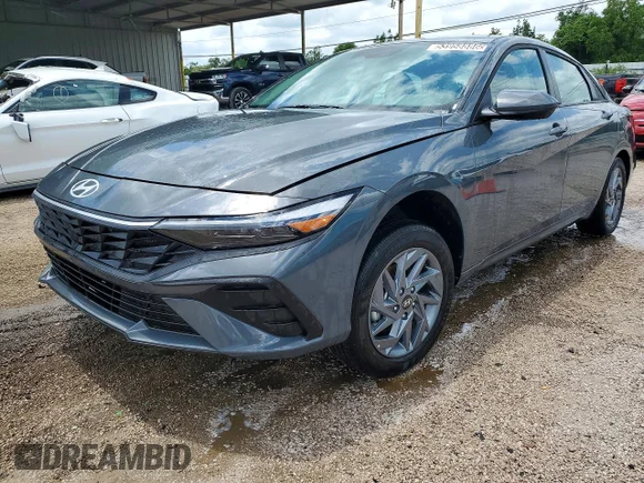 ✅ 2026 Hyundai Elantra Blue • VIN: KMHLM4DJ5TU196828 • Лот: 53958886. Опубліковано раніше на Copart з пробігом 4 084 миль. Безкоштовний доступ до архіву аукціонних продажів зі США та докладний звіт про історію автомобіля на DreamBid. Зображення 1.