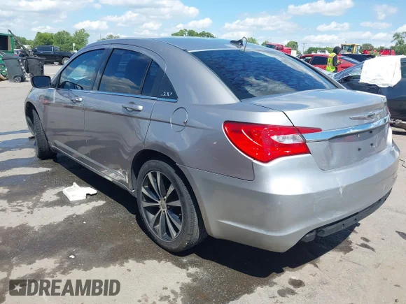 ✅ 2013 Chrysler 200 Touring • VIN: 1C3CCBBB0DN615126 • Lot: 44989496. Listed on IAAI with 190,518 mi. Free auction sales archive from the USA and detailed vehicle history report at DreamBid. Image 3.