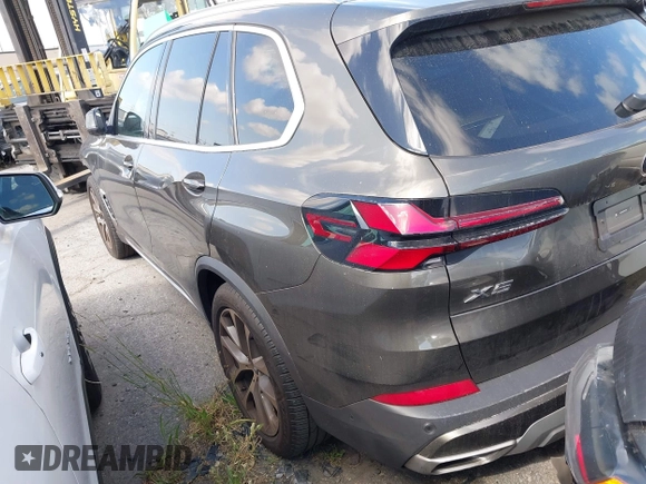 ✅ 2024 BMW X5 xDrive40i • VIN: 5UX23EU04R9T75405 • Lot: 44914080. Wystawiony na IAAI z przebiegiem 25 719 mil. Bezpłatny archiwum sprzedaży aukcyjnych z USA i szczegółowy raport historii pojazdu na DreamBid. Zdjęcie 3.