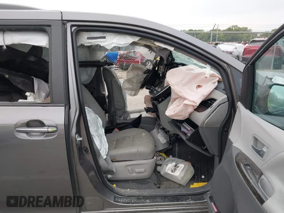 ✅ 2020 Toyota Sienna XLE • VIN: 5TDYZ3DC8LS055912 • Лот: 43367283. Опубліковано раніше на IAAI з пробігом Не вказано. Безкоштовний доступ до архіву аукціонних продажів зі США та докладний звіт про історію автомобіля на DreamBid. Зображення 5.