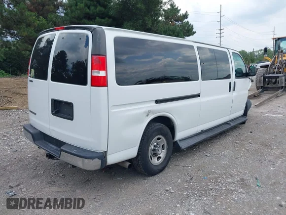 ✅ 2020 Chevrolet Express Passenger LT • VIN: 1GAZGPFG0L1170592 • Лот: 39919731. Опубліковано раніше на IAAI з пробігом 124 012 миль. Безкоштовний доступ до архіву аукціонних продажів зі США та докладний звіт про історію автомобіля на DreamBid. Зображення 4.
