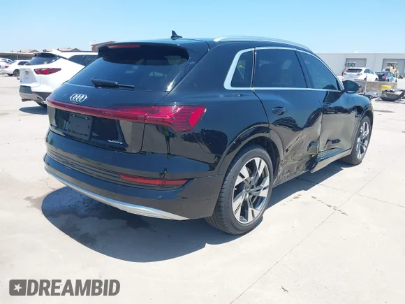 ✅ 2022 Audi e-tron Premium Plus • VIN: WA1LAAGEXNB010526 • Лот: 42338087. Опубліковано раніше на IAAI з пробігом 39 612 миль. Безкоштовний доступ до архіву аукціонних продажів зі США та докладний звіт про історію автомобіля на DreamBid. Зображення 4.