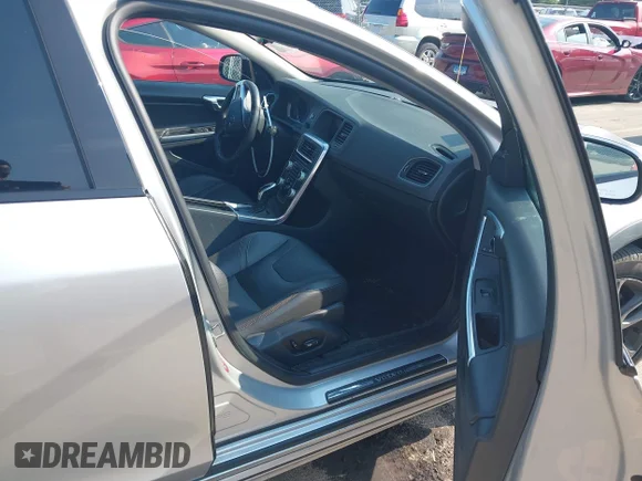 ✅ 2016 Volvo V60 T5 • VIN: YV4612HK0G1013244 • Лот: 45535601. Опубликован ранее на IAAI с пробегом 201 074 миль. Бесплатный доступ к архиву аукционных продаж из США и подробный отчёт об истории автомобиля на DreamBid. Изображение 5.