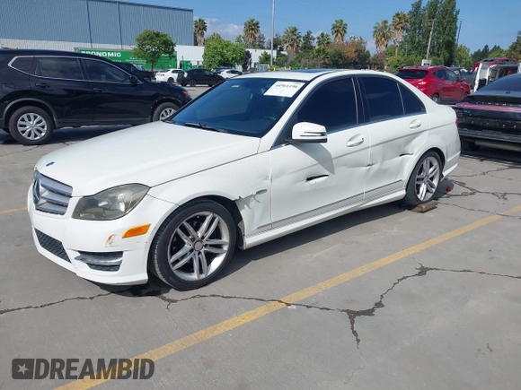 ✅ 2012 Mercedes-Benz C 250 Sport • VIN: WDDGF4HB8CR223290 • Lot: 44961196. Wystawiony na IAAI z przebiegiem 140 278 mil. Bezpłatny archiwum sprzedaży aukcyjnych z USA i szczegółowy raport historii pojazdu na DreamBid. Zdjęcie 2.