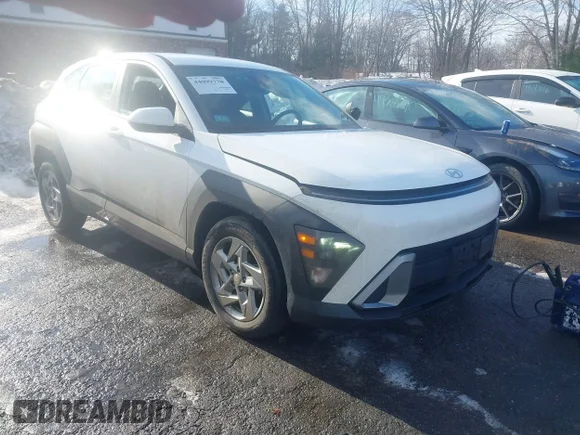 ✅ 2025 Hyundai Kona SE • VIN: KM8HA3AB6SU231963 • Lot: 44099770. Wystawiony na IAAI z przebiegiem 32 268 mil. Bezpłatny archiwum sprzedaży aukcyjnych z USA i szczegółowy raport historii pojazdu na DreamBid. Zdjęcie 1.