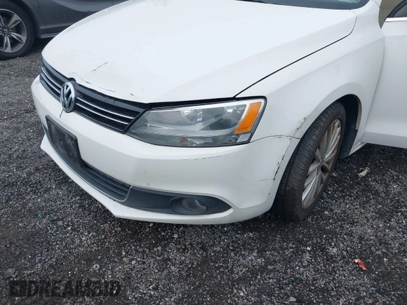 ✅ 2013 Volkswagen Jetta SEL • VIN: 3VWLP7AJ3DM412888 • Lot: 43316551. Wystawiony na IAAI z przebiegiem 177 725 mil. Bezpłatny archiwum sprzedaży aukcyjnych z USA i szczegółowy raport historii pojazdu na DreamBid. Zdjęcie 6.