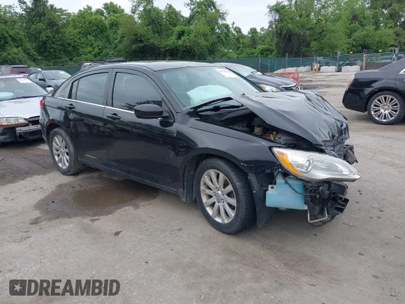 ✅ 2012 Chrysler 200 Touring • VIN: 1C3CCBBG1CN164301 • Лот: 45074066. Опубліковано раніше на IAAI з пробігом 211 184 миль. Безкоштовний доступ до архіву аукціонних продажів зі США та докладний звіт про історію автомобіля на DreamBid. Зображення 1.
