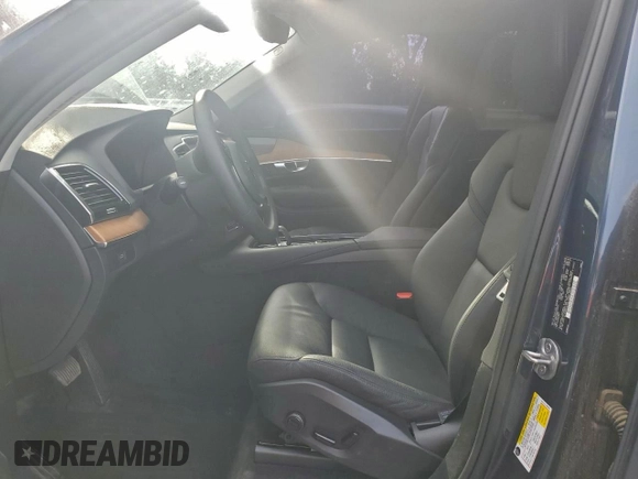 ✅ 2023 Volvo XC90 Plus • VIN: YV4062PN2P1993014 • Lot: 94549875. Wystawiony na Copart z przebiegiem 1 411 mil. Bezpłatny archiwum sprzedaży aukcyjnych z USA i szczegółowy raport historii pojazdu na DreamBid. Zdjęcie 7.