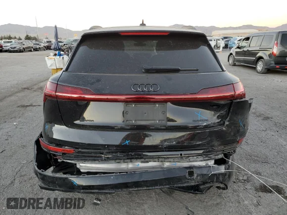 ✅ 2022 Audi e-tron Premium Plus • VIN: WA1LAAGE5NB021918 • Лот: 88352465. Опубліковано раніше на Copart з пробігом 42 662 миль. Безкоштовний доступ до архіву аукціонних продажів зі США та докладний звіт про історію автомобіля на DreamBid. Зображення 6.