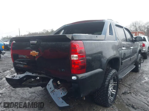 ✅ 2013 Chevrolet Avalanche LT • VIN: 3GNTKFE77DG245628 • Lot: 43962628. Wystawiony na IAAI z przebiegiem 203 508 mil. Bezpłatny archiwum sprzedaży aukcyjnych z USA i szczegółowy raport historii pojazdu na DreamBid. Zdjęcie 4.
