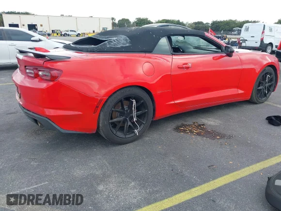 ✅ 2020 Chevrolet Camaro 1LT • VIN: 1G1FB3DS4L0113304 • Lot: 44485103. Wystawiony na IAAI z przebiegiem Nie podano. Bezpłatny archiwum sprzedaży aukcyjnych z USA i szczegółowy raport historii pojazdu na DreamBid. Zdjęcie 4.
