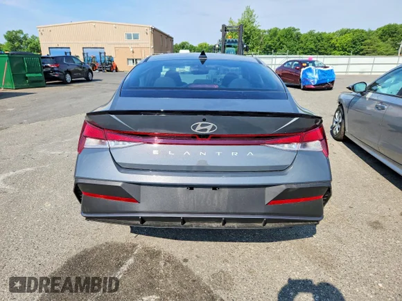 ✅ 2026 Hyundai Elantra SEL Sport • VIN: KMHLM4DG0TU224815 • Lot: 57697496. Wystawiony na Copart z przebiegiem 554 mil. Bezpłatny archiwum sprzedaży aukcyjnych z USA i szczegółowy raport historii pojazdu na DreamBid. Zdjęcie 6.