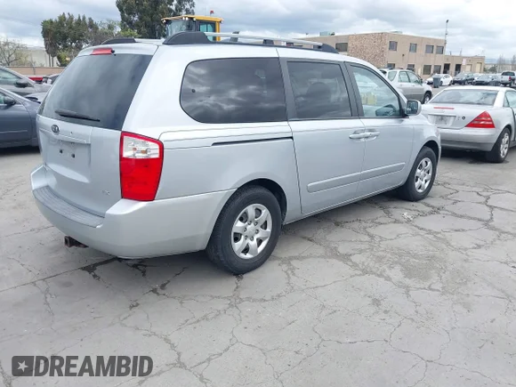✅ 2008 Kia Sedona LX • VIN: KNDMB233X86247628 • Lot: 41918756. Wystawiony na IAAI z przebiegiem 89 463 mil. Bezpłatny archiwum sprzedaży aukcyjnych z USA i szczegółowy raport historii pojazdu na DreamBid. Zdjęcie 4.