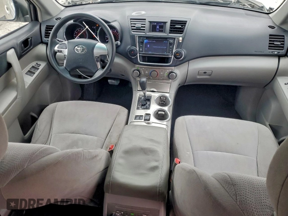 ✅ 2013 Toyota Highlander Plus • VIN: 5TDZA3EH3DS040581 • Lot: 95626225. Wystawiony na Copart z przebiegiem 165 400 mil. Bezpłatny archiwum sprzedaży aukcyjnych z USA i szczegółowy raport historii pojazdu na DreamBid. Zdjęcie 8.