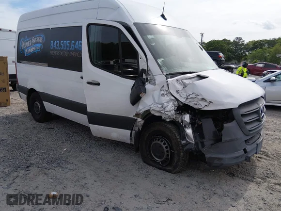 ✅ 2022 Mercedes-Benz Sprinter Cargo • VIN: W1Y4DBHY9NT082565 • Lot: 44848034. Wystawiony na IAAI z przebiegiem 106 702 mil. Bezpłatny archiwum sprzedaży aukcyjnych z USA i szczegółowy raport historii pojazdu na DreamBid. Zdjęcie 1.