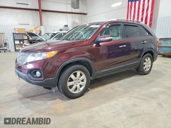 ✅ 2012 Kia Sorento LX • VIN: 5XYKT3A62CG294634 • Лот: 61215526. Опубліковано раніше на Copart з пробігом 134 695 миль. Безкоштовний доступ до архіву аукціонних продажів зі США та докладний звіт про історію автомобіля на DreamBid. Зображення 1.